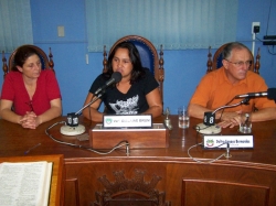 Vereadora Gislaine Brum (centro) decidiu em favor do governo