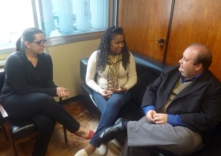 Neusa (E), Camila e Ricardo conversam sobre a 1 Conferncia Municipal de Juventude
