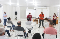 Equipes das secretarias da Fazenda, Administrao, Meio Ambiente e Sade (Vigilncia Sanitria) apresentaram o projeto da sala do empreendedor aos contabilistas