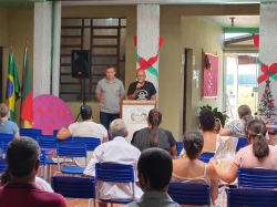 Prefeito e Vice em discurso na Escola Osrio Braga